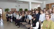 „Niepodległa – niepokorna była jest będzie"-obchody Święta Niepodległości w SP Męcina - zdjęcie 5