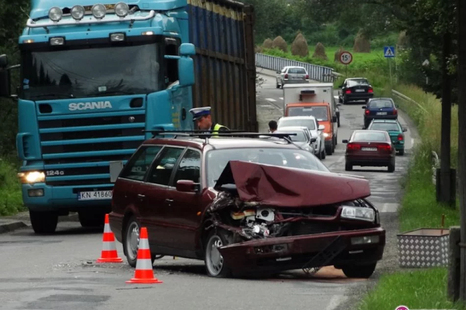 Zderzenie i deska w drodze - zdjęcie 2