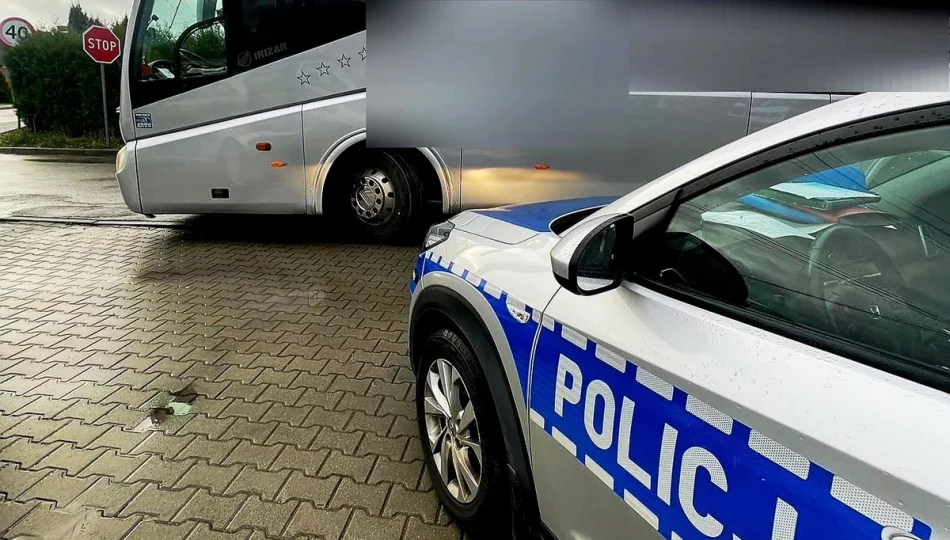Dzieci nie pojechały na wycieczkę - policja zatrzymała dowód rejestracyjny - zdjęcie 1