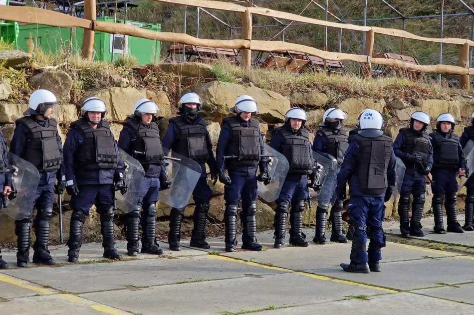 Policyjne ćwiczenia na wypadek demonstracji, imprez i zamieszek - zdjęcie 4