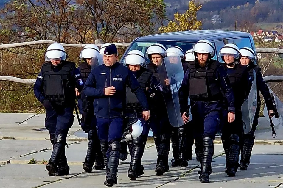 Policyjne ćwiczenia na wypadek demonstracji, imprez i zamieszek - zdjęcie 7