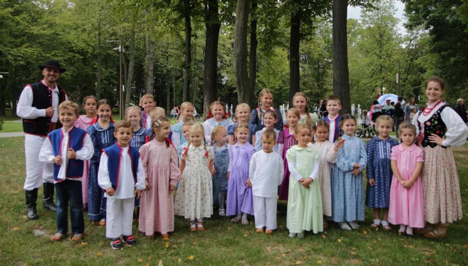 Dziecięca grupa Zespołu Regionalnego "Limanowianie" - zaproszenie na koncert finałowy - zdjęcie 1