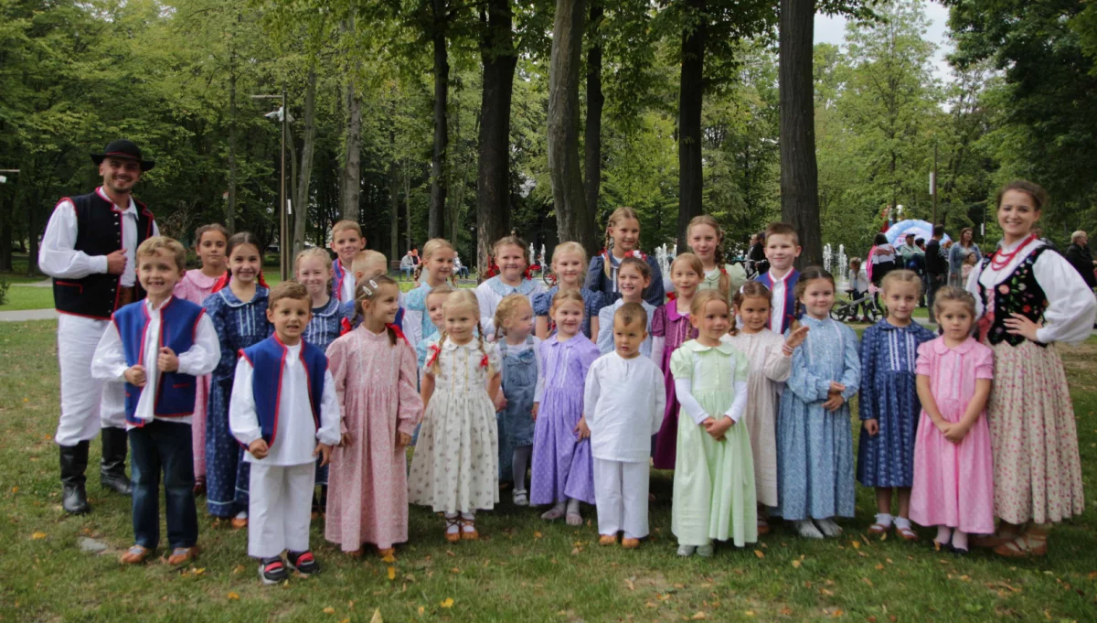 Dziecięca grupa Zespołu Regionalnego "Limanowianie" - zaproszenie na koncert finałowy