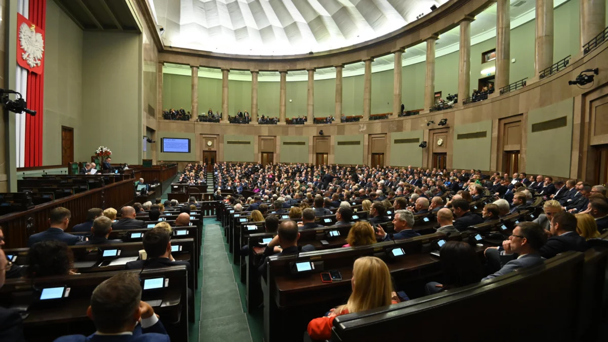 Gdyby wybory były w najbliższą niedzielę - KO z poparciem 32,45 proc., PiS - 24,97 proc.