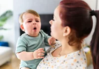 Wzrost zachorowań na Covid-19 i RSV wśród dzieci. Przyczyny, skutki i środki zapobiegawcze - zdjęcie główne