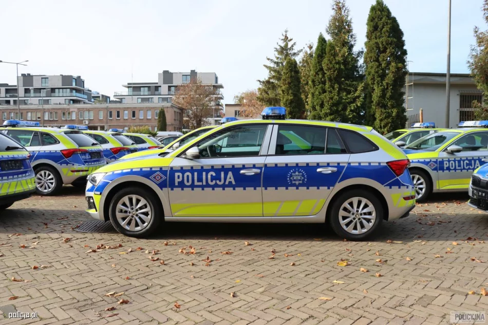 Nowe oznakowanie radiowozów - zobacz zdjęcia - zdjęcie 9