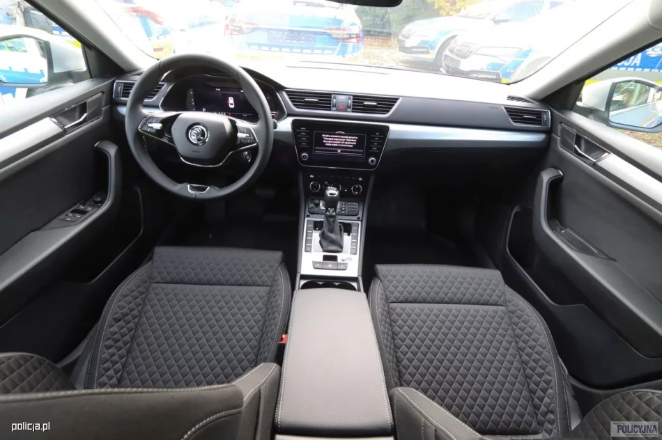 Nowe oznakowanie radiowozów - zobacz zdjęcia - zdjęcie 11