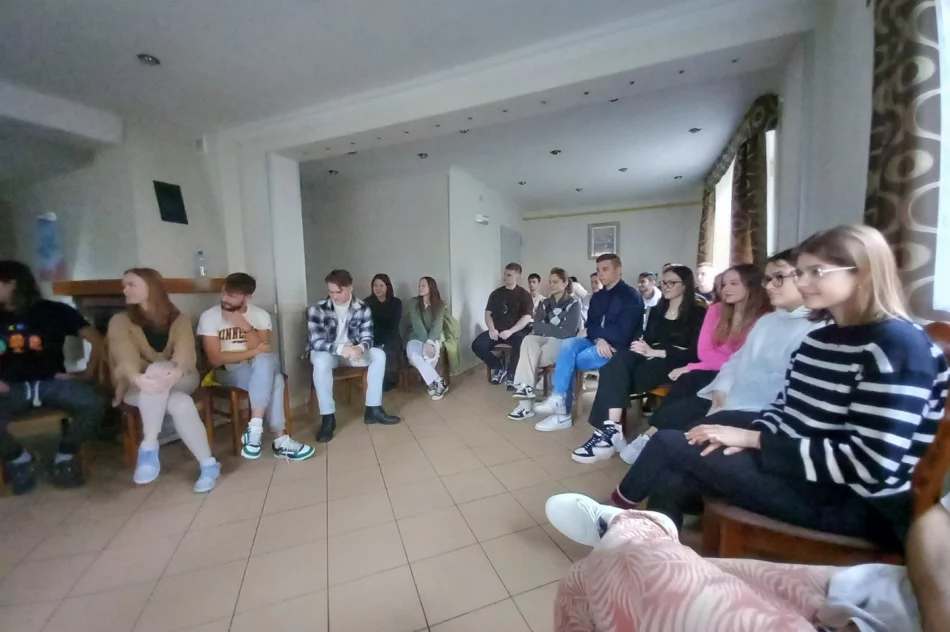 Młodzież z sześciu krajów gościła w Porębie Wielkiej (ZDJĘCIA) - zdjęcie 16