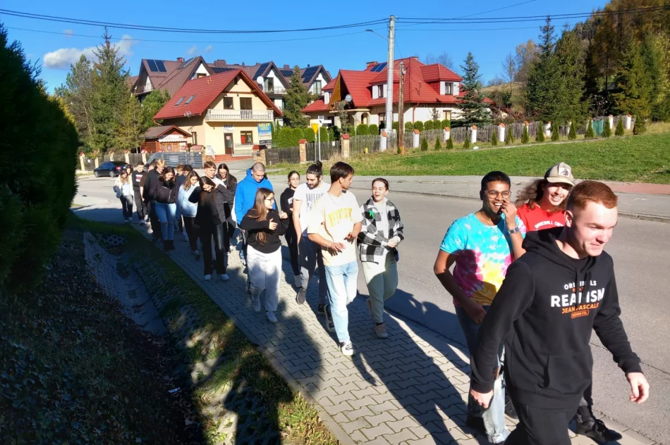 Młodzież z sześciu krajów gościła w Porębie Wielkiej (ZDJĘCIA) - zdjęcie 19