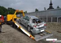 Dachowanie renault. Dwóch zatrzymanych - zdjęcie główne