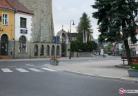 Puste ulice - mieszkańcy przed tv - zdjęcie główne