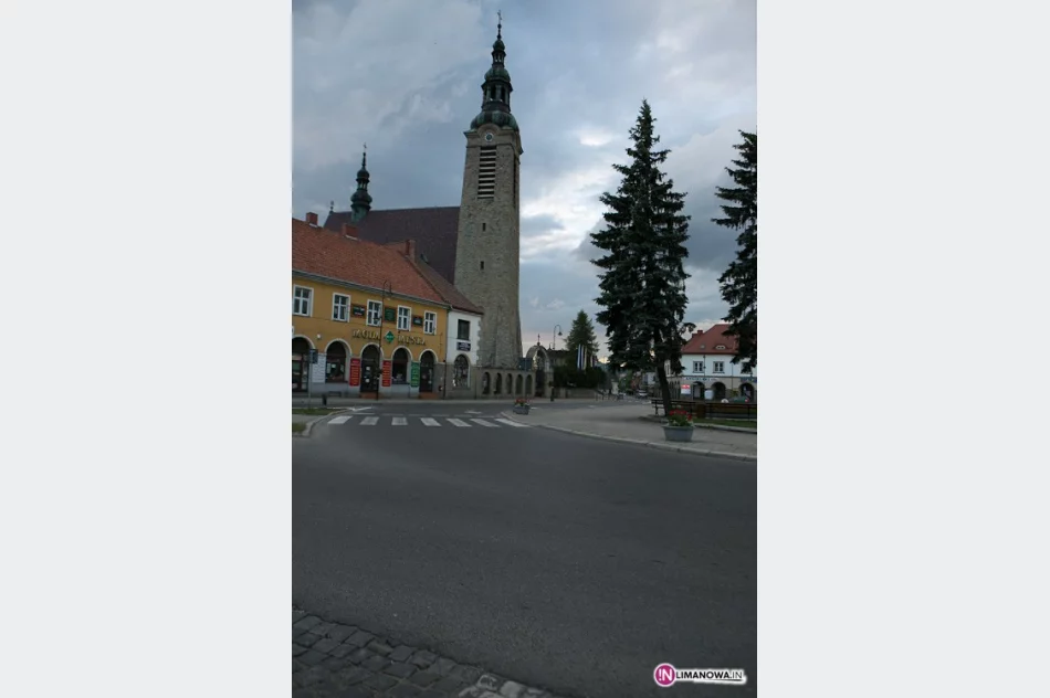 Puste ulice - mieszkańcy przed tv - zdjęcie 2