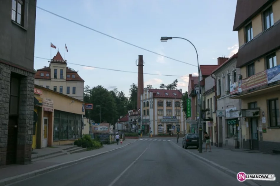 Puste ulice - mieszkańcy przed tv - zdjęcie 4