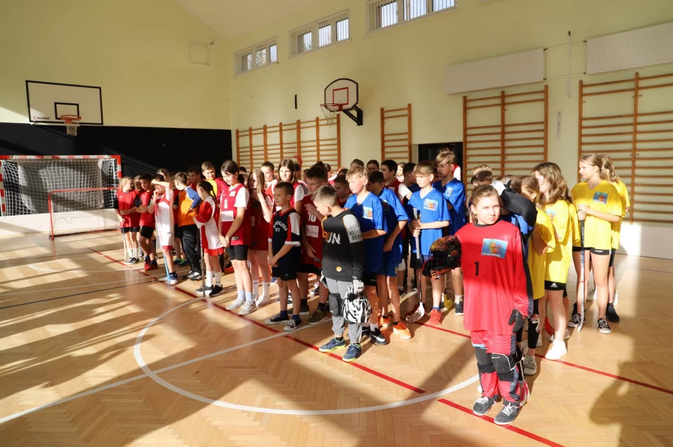 Dziewczęta i Chłopcy z SP nr 2 w Starej Wsi Mistrzami w Gminnych Igrzysk Dzieci-Unihokej - zdjęcie 5