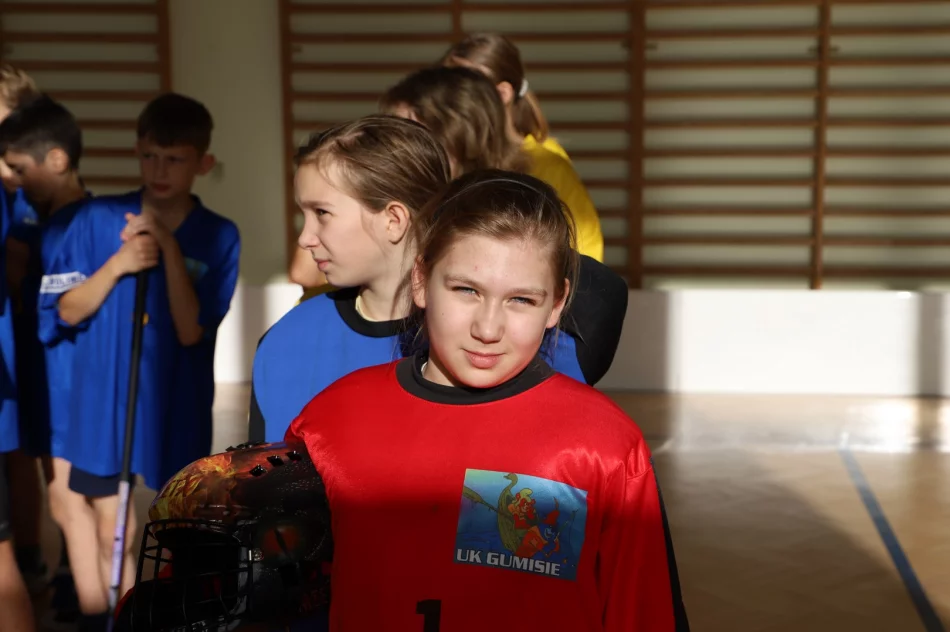 Dziewczęta i Chłopcy z SP nr 2 w Starej Wsi Mistrzami w Gminnych Igrzysk Dzieci-Unihokej - zdjęcie 6