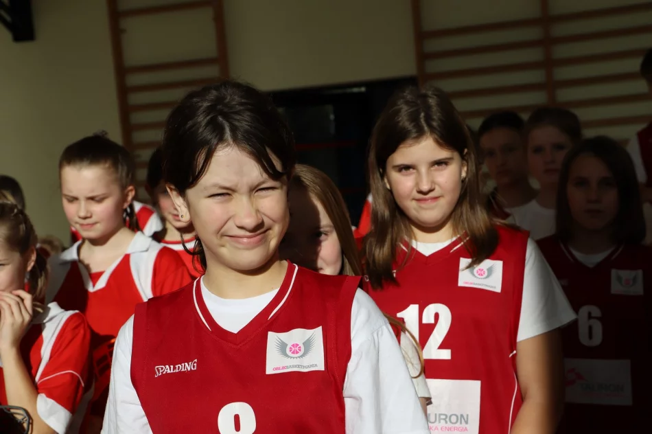 Dziewczęta i Chłopcy z SP nr 2 w Starej Wsi Mistrzami w Gminnych Igrzysk Dzieci-Unihokej - zdjęcie 9