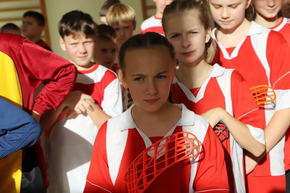 Dziewczęta i Chłopcy z SP nr 2 w Starej Wsi Mistrzami w Gminnych Igrzysk Dzieci-Unihokej - zdjęcie 10