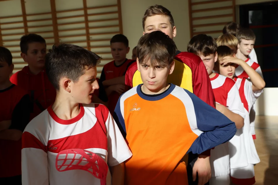 Dziewczęta i Chłopcy z SP nr 2 w Starej Wsi Mistrzami w Gminnych Igrzysk Dzieci-Unihokej - zdjęcie 11