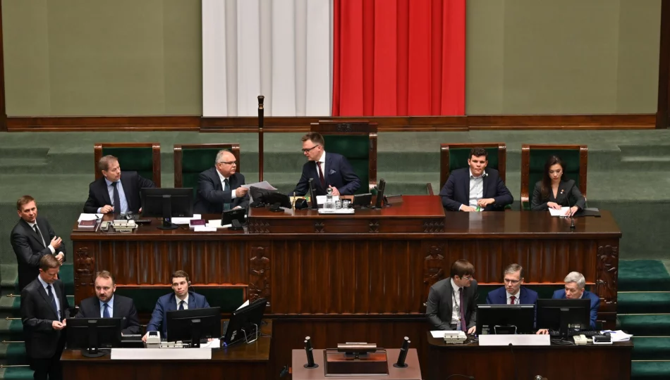 Sejm - transmisja posiedzenia Sejmu X kadencji - dzień trzeci - zdjęcie 1