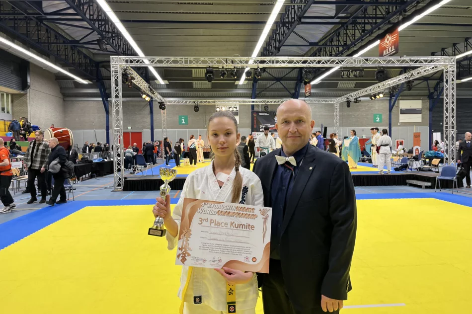 Zawodniczka ARS Klub Kyokushinkai – Limanowa Nikola Kądziołka brązową medalistką Mistrzostw Świata Karate Kyokushin - zdjęcie 2