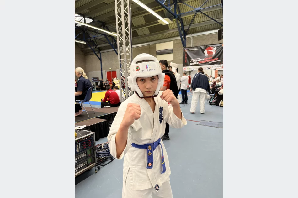 Zawodniczka ARS Klub Kyokushinkai – Limanowa, Nikola Kądziołka brązową medalistką Mistrzostw Świata Karate Kyokushin.   - zdjęcie 11