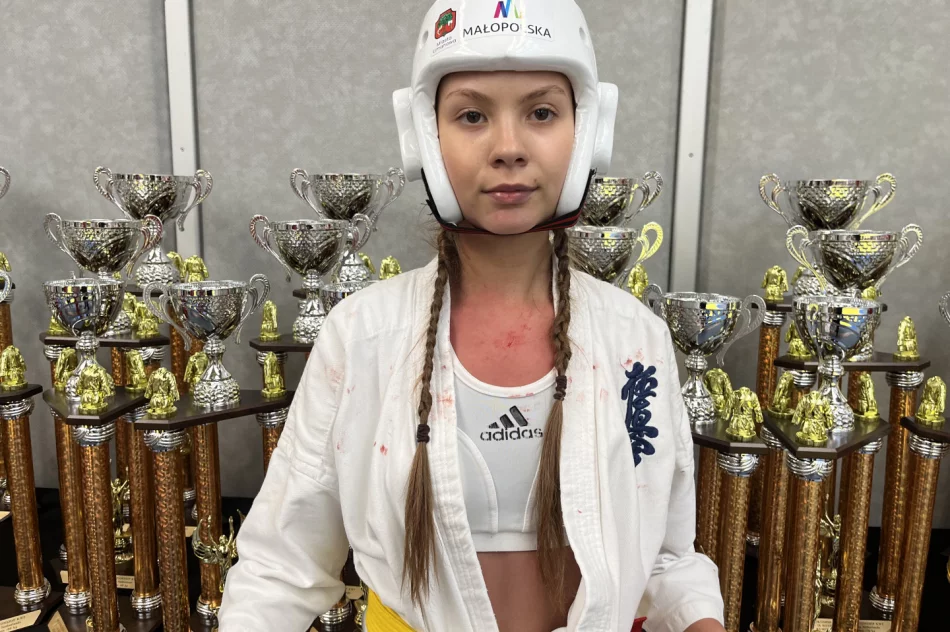 Zawodniczka ARS Klub Kyokushinkai – Limanowa, Nikola Kądziołka brązową medalistką Mistrzostw Świata Karate Kyokushin.   - zdjęcie 17