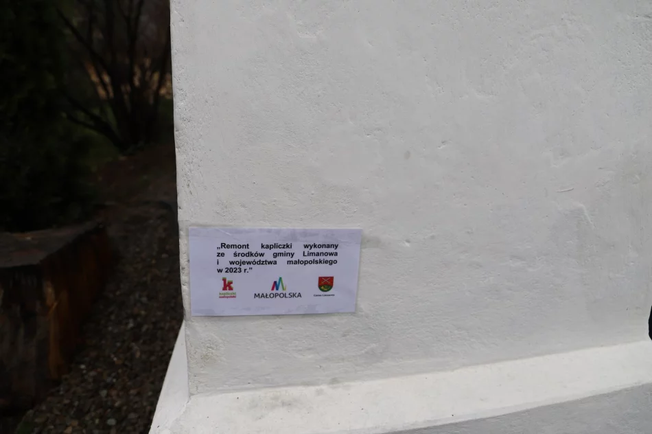 Odnowiono przydrożną kapliczkę w Kłodnem - zdjęcie 7