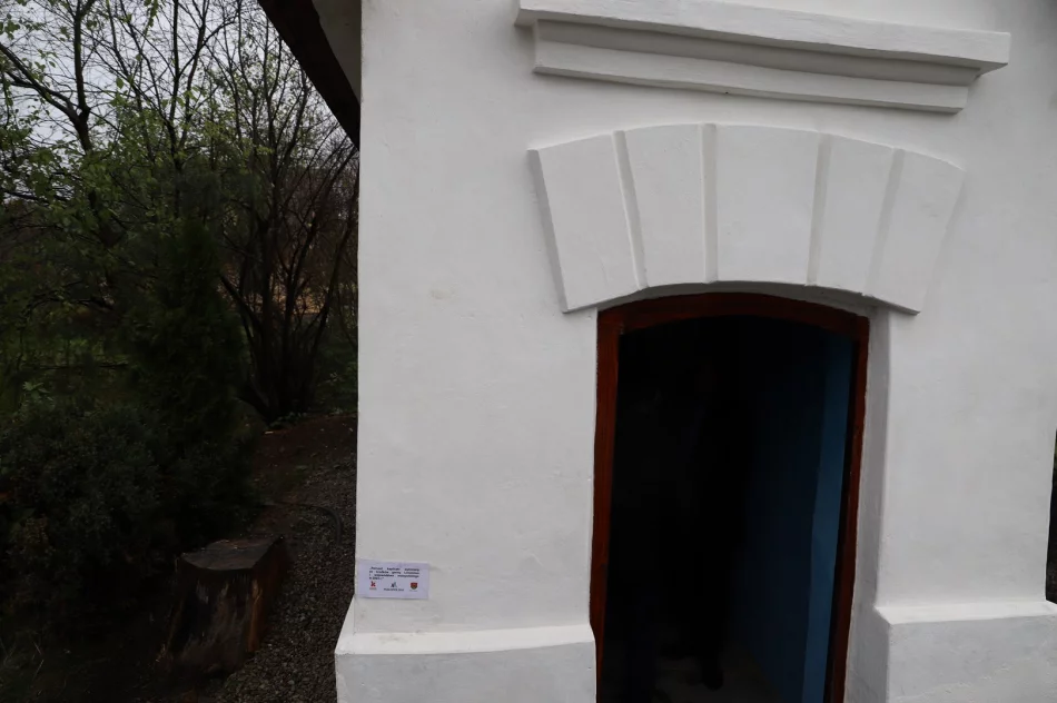 Odnowiono przydrożną kapliczkę w Kłodnem - zdjęcie 8