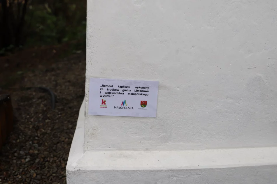 Odnowiono przydrożną kapliczkę w Kłodnem - zdjęcie 17