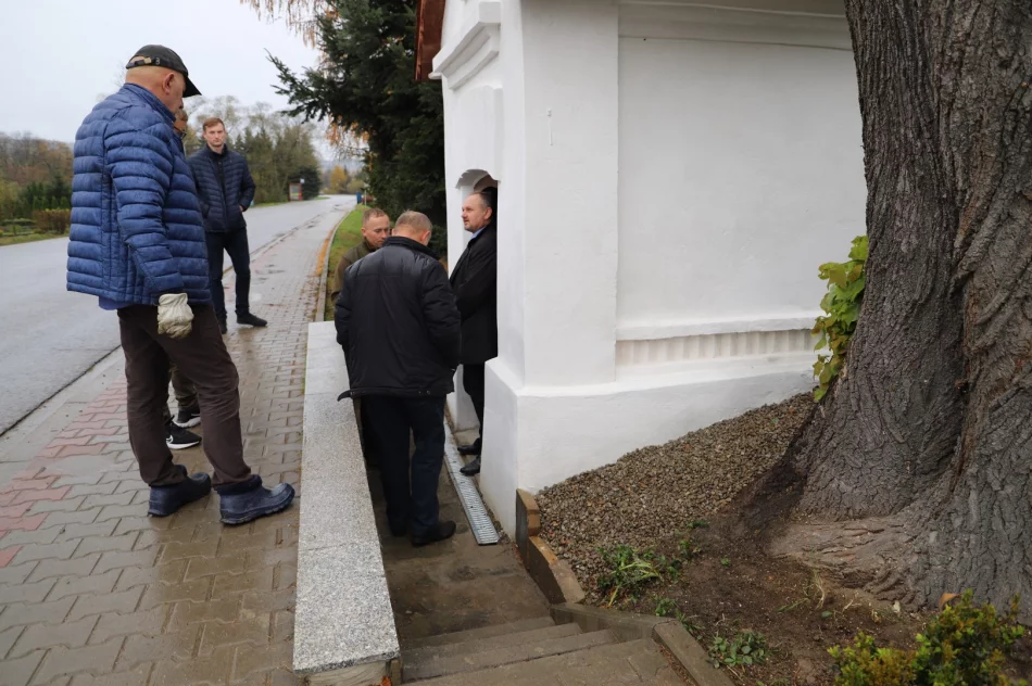 Odnowiono przydrożną kapliczkę w Kłodnem - zdjęcie 18