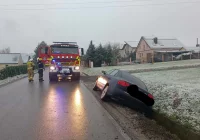 Audi wjechało do rowu - zdjęcie główne