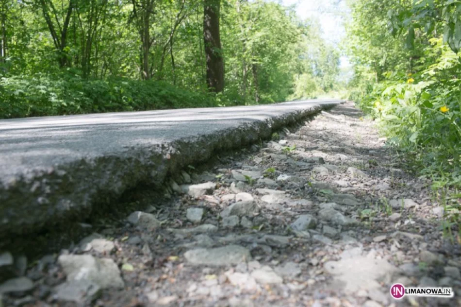 Brakuje poboczy – uszkadzają samochody - zdjęcie 2