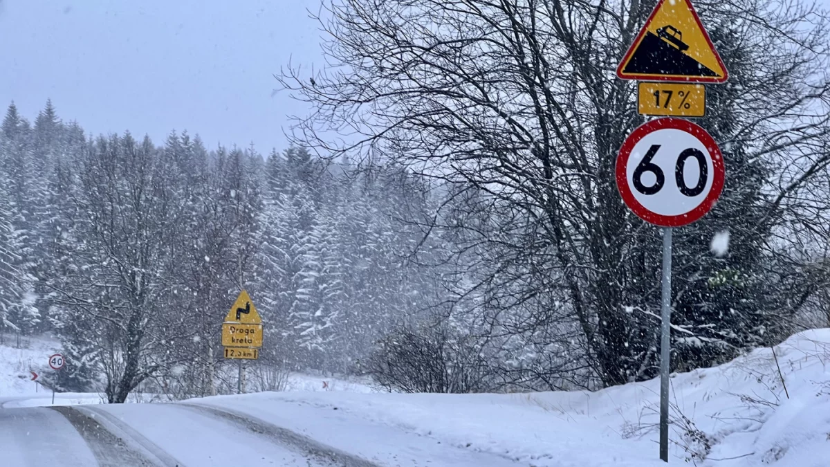 GDDKiA apeluje o ostrożną jazdę; błoto pośniegowe w 13 województwach