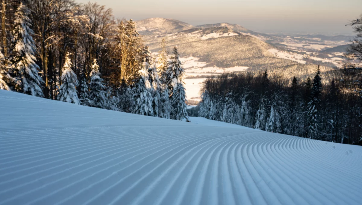 Na zdjęciu stok narciarski Kasina Ski