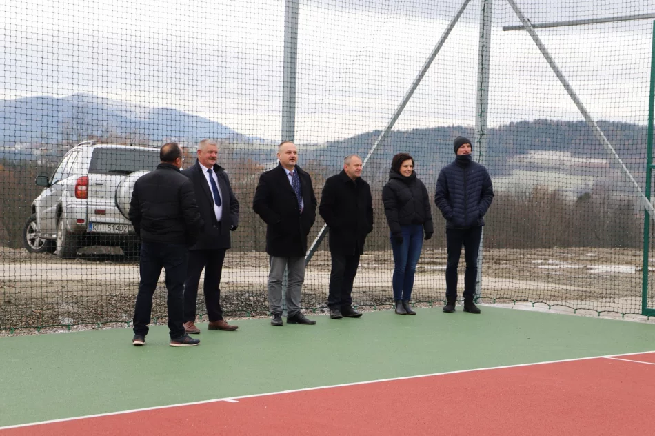 Pierwszy na terenie gminy Limanowa kort do tenisa oddany do użytku - zdjęcie 17