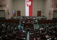 Posłowie PiS krytykują działania koalicji rządzącej: chaos, brak kompetencji - zdjęcie główne