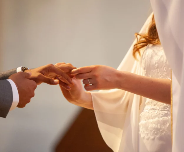 W ciągu dekady o 30 proc. spadła liczba zawieranych małżeństw cywilnych i o 50 proc. kościelnych - zdjęcie główne