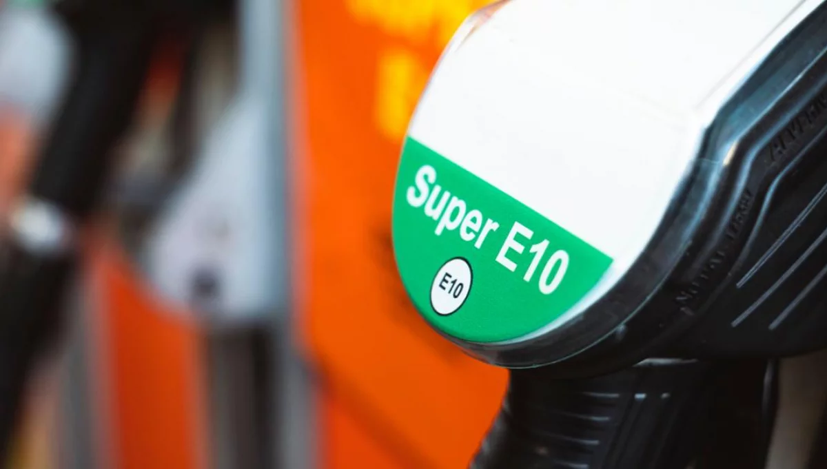 Od 1 stycznia 2024 r. kierowcy zatankują na stacjach benzynę E10, zawierającą do 10 proc. biokomponentów. 