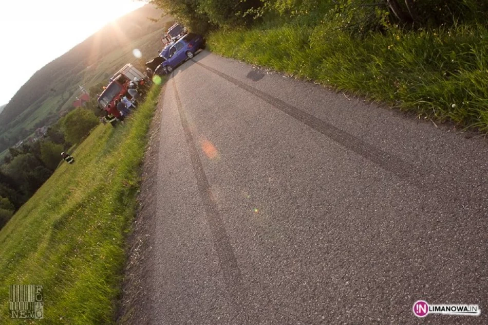 Zderzenie czołowe na wąskiej drodze - zdjęcie 4
