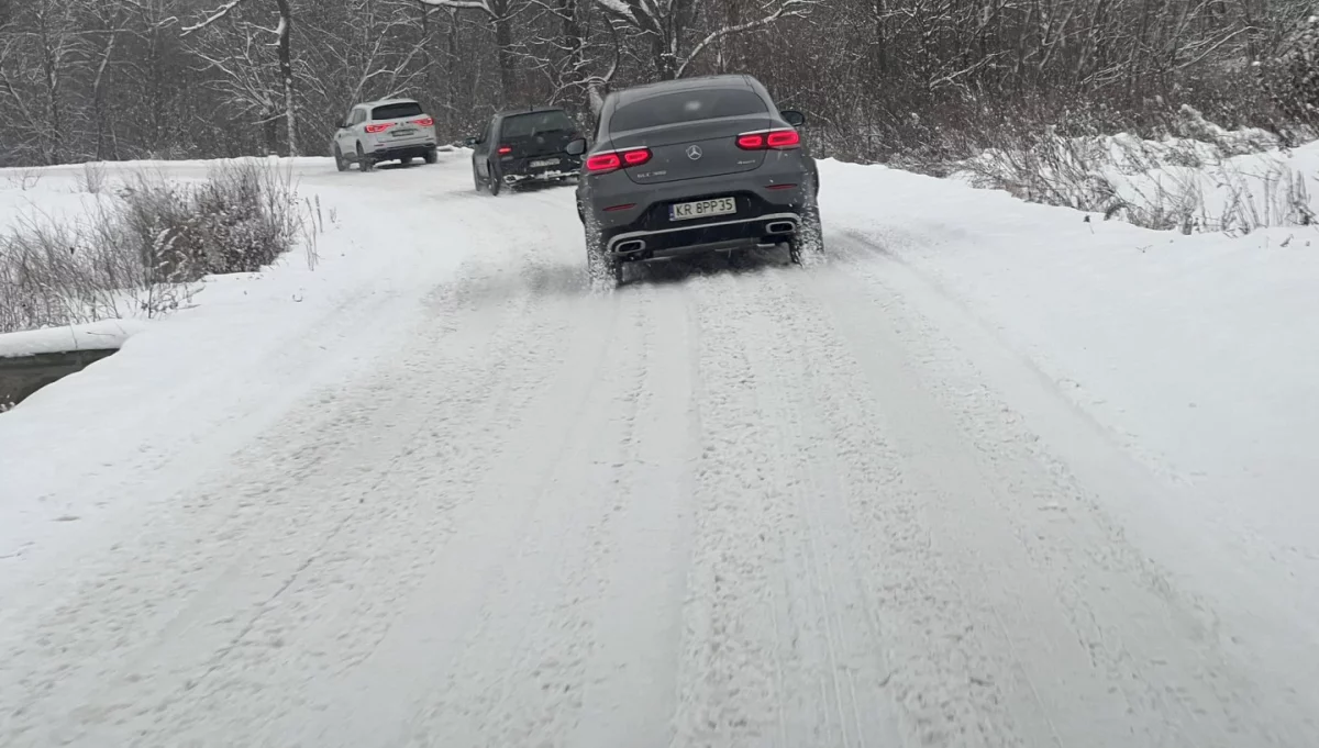 Trudne warunki, drogi zaśnieżone i śliskie
