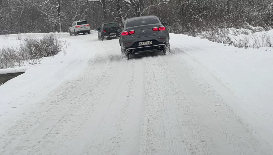 Trudne warunki, drogi zaśnieżone i śliskie - zdjęcie 1