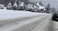 Trudne warunki, drogi zaśnieżone i śliskie - zdjęcie 5