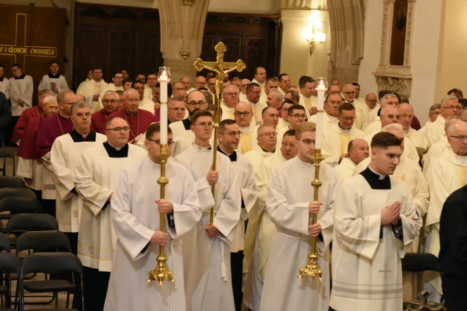 Bp Andrzej Jeż zakończył V Synod Diecezji Tarnowskiej (ZDJĘCIA) - zdjęcie 5