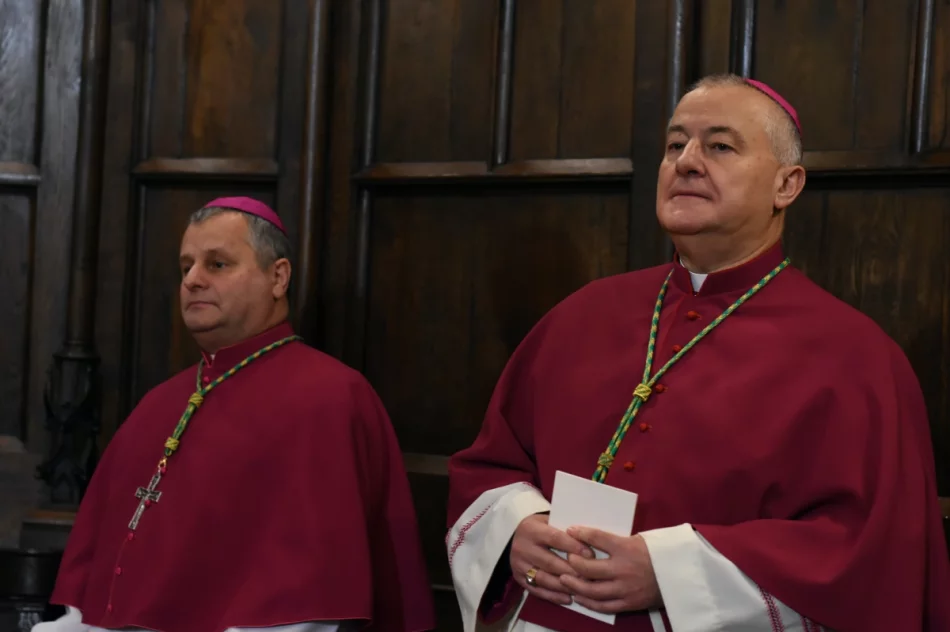 Bp Andrzej Jeż zakończył V Synod Diecezji Tarnowskiej (ZDJĘCIA) - zdjęcie 6