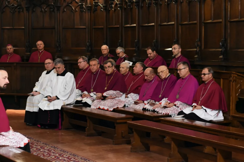 Bp Andrzej Jeż zakończył V Synod Diecezji Tarnowskiej (ZDJĘCIA) - zdjęcie 9