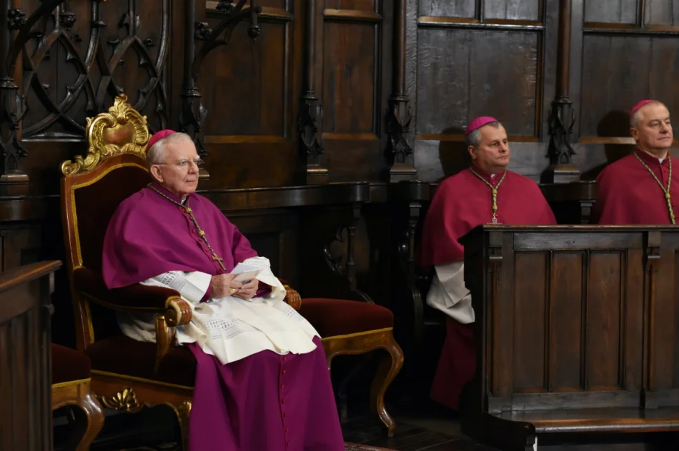Bp Andrzej Jeż zakończył V Synod Diecezji Tarnowskiej (ZDJĘCIA) - zdjęcie 13