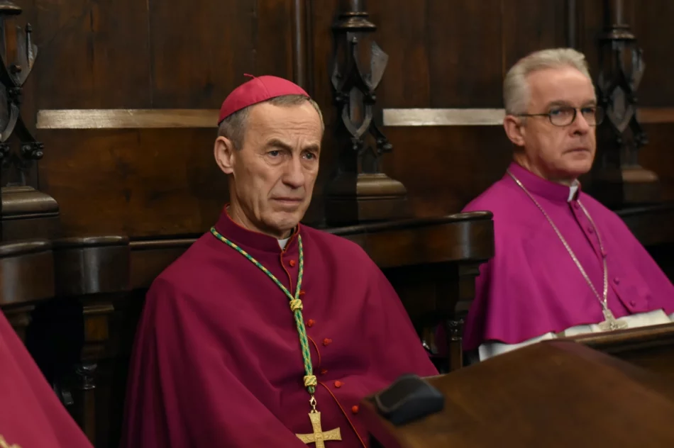 Bp Andrzej Jeż zakończył V Synod Diecezji Tarnowskiej (ZDJĘCIA) - zdjęcie 14