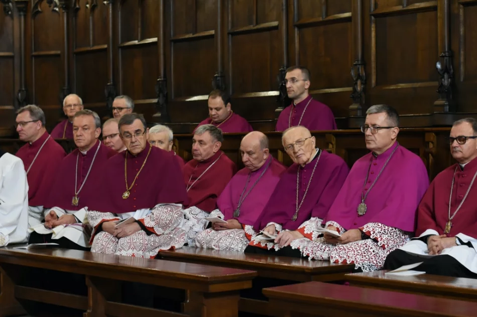Bp Andrzej Jeż zakończył V Synod Diecezji Tarnowskiej (ZDJĘCIA) - zdjęcie 16