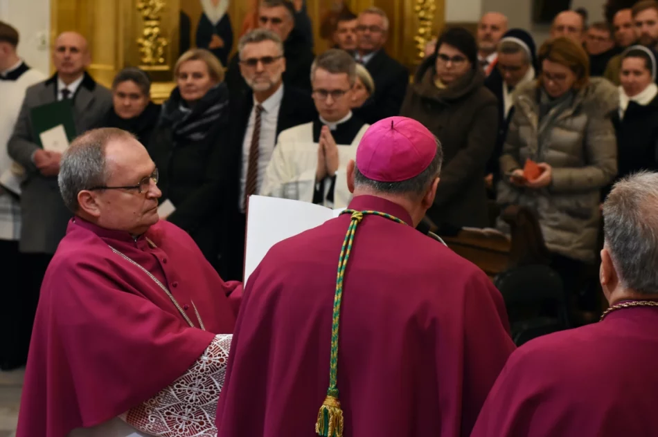 Bp Andrzej Jeż zakończył V Synod Diecezji Tarnowskiej (ZDJĘCIA) - zdjęcie 17