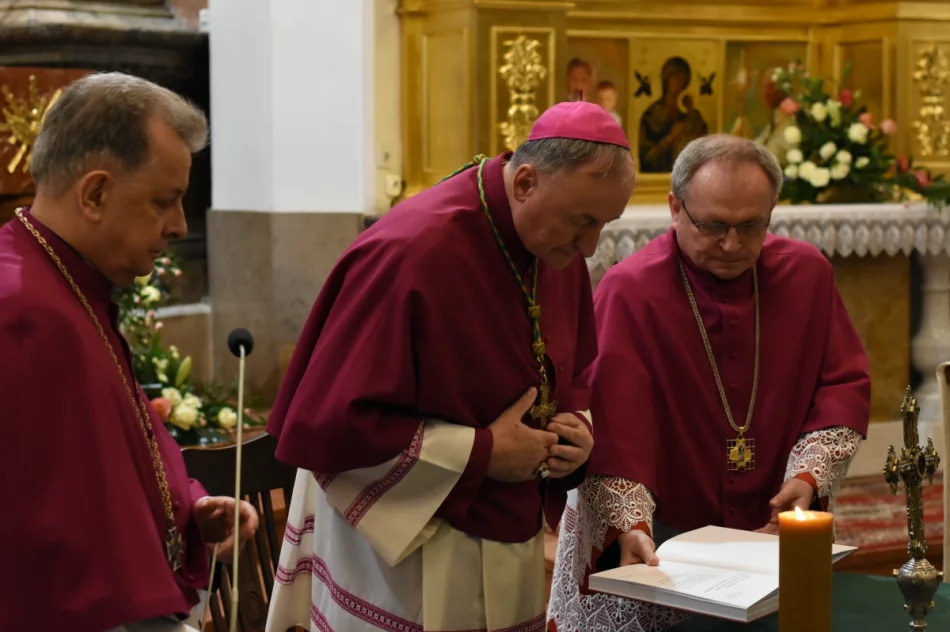 Bp Andrzej Jeż zakończył V Synod Diecezji Tarnowskiej (ZDJĘCIA) - zdjęcie 19